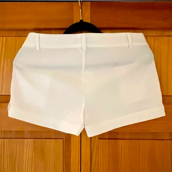 Adres. Very short white shorts 😹 Size 4, little below waist - Picture 2 of 5